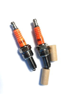 O preto/Whtie/laranja das velas de ignição CR8E do motor da motocicleta/triciclo colorem disponível